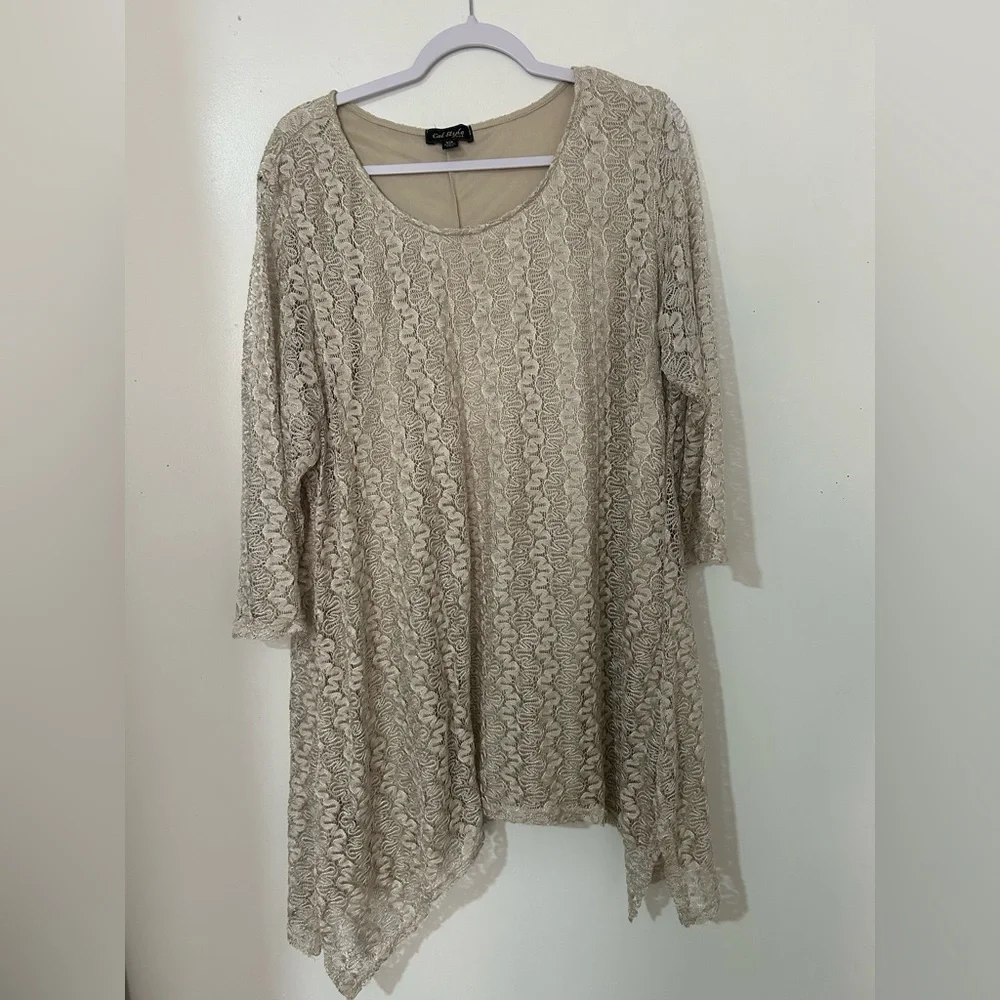 Chic Lace Tunic in Cream‎ - Picture 2 of 7